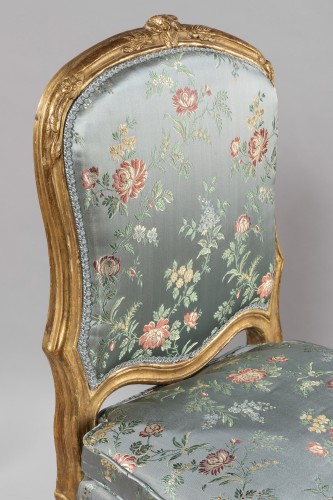 XVIIIe siècle - Paire de chaises en bois doré, époque Louis XV
