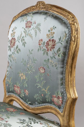 Louis XV - Paire de chaises en bois doré, époque Louis XV