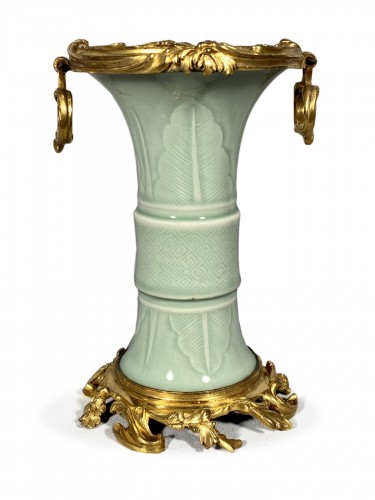 Vase en porcelaine céladon monté sur bronze, Paris vers 1750