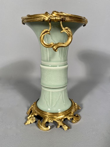 Vase en porcelaine céladon monté sur bronze, Paris vers 1750 - Franck Baptiste Paris