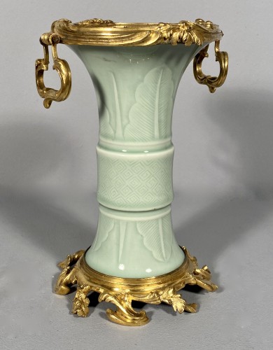 Vase en porcelaine céladon monté sur bronze, Paris vers 1750 - Louis XV