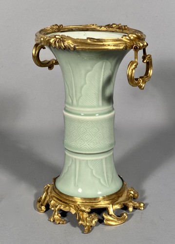 Antiquités - Vase en porcelaine céladon monté sur bronze, Paris vers 1750