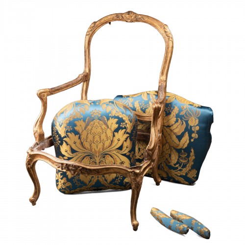 Paire de fauteuils à châssis en bois doré par Nicolas Heurtaut vers 1765