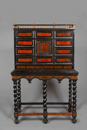 Cabinet flamand en placage d'ébène et d'écaille de tortue, Anvers XVIIe siècle - Louis XIV