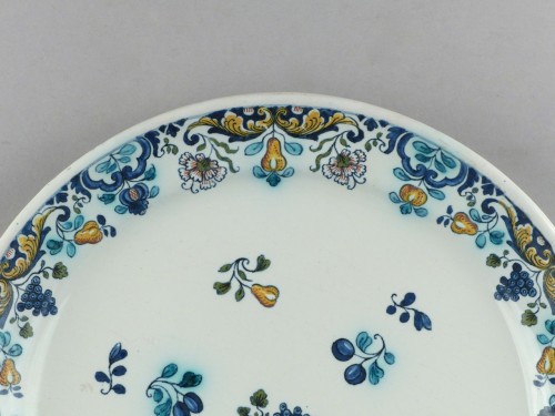Céramiques, Porcelaines  - Assiette en faïence de Strasbourg, Hannong XVIIIe siècle