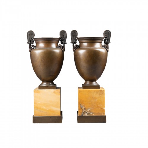 Paire de vases en bronze