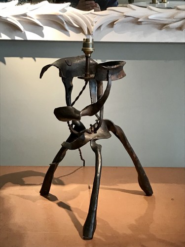 Lampe sculpture en fer forgé - Georges Charpentier dit Gino - Luminaires Style Années 50-60