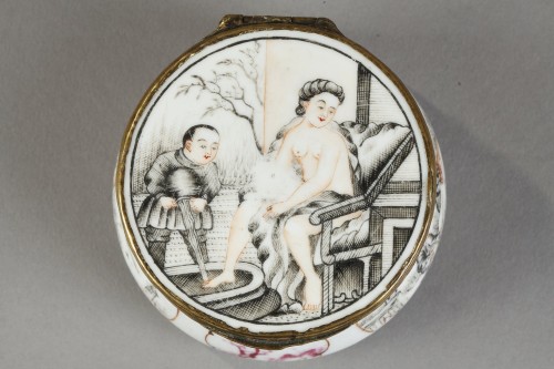 Boite à tabac en porcelaine - Chine Qianlong 1736/1795 - Arts d