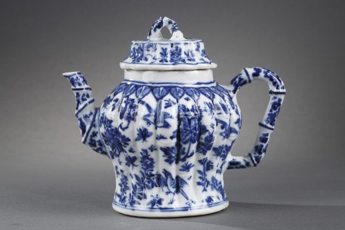 Verseuse a vin en porcelaine "bleu blanc" Chine Epoque Kangxi 1662/1722 - Céramiques, Porcelaines Style 