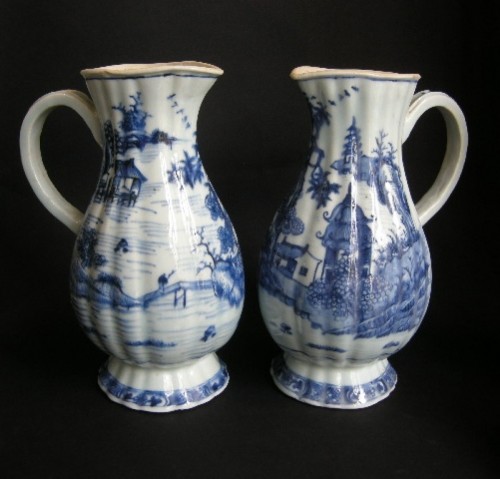 Paire d aiguieres en porcelaine "bleu blanc" - Epoque Qianlong 1736/1795 - Bertrand de Lavergne
