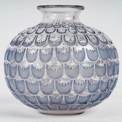 XXe siècle - 1930 René Lalique - Vase Grenade Bleu