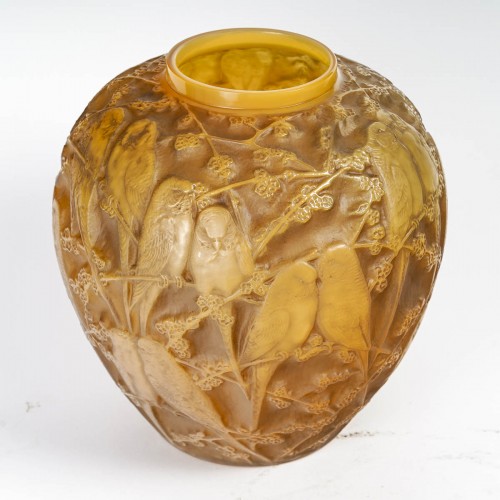 Verrerie, Cristallerie  - 1919 René Lalique - Vase Perruches verre butterscotch