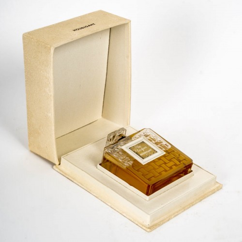 1919 René Lalique - Flacon un parfum scellé avec boîte pour Houbigant - Verrerie, Cristallerie Style Art Déco