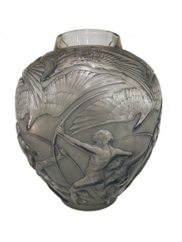 1920 René Lalique -  Vase Archers verre patiné bleu
