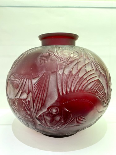 Art Déco - René Lalique - Vase Poissons verre rouge cerise double couche 1921