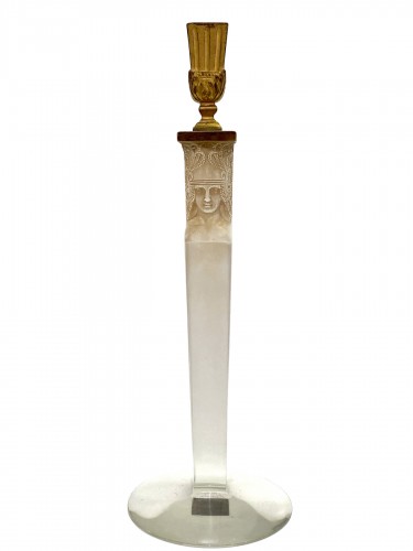 1923 René Lalique - Chandelier bougeoir Cariatide en verre blanc patiné sépia