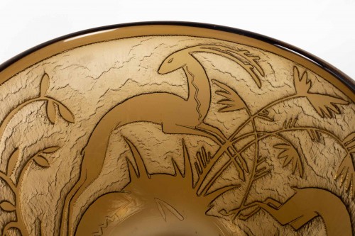 Art Déco - Daum - Vase Monumental « Antilopes et feuillages » verre topaz dégagé à l’acide