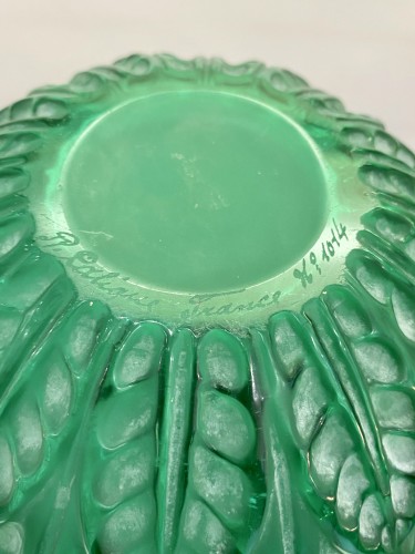 1927 René Lalique - Vase Malesherbes vert émeraude patiné blanc - Verrerie, Cristallerie Style Art Déco