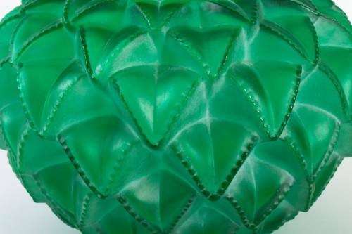 Verrerie, Cristallerie  - 1929 René Lalique - Vase Languedoc verre vert émeraude patiné blanc