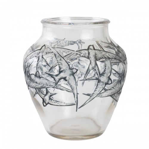 1919 René Lalique - Vase Hirondelles verre blanc émaillé bleu
