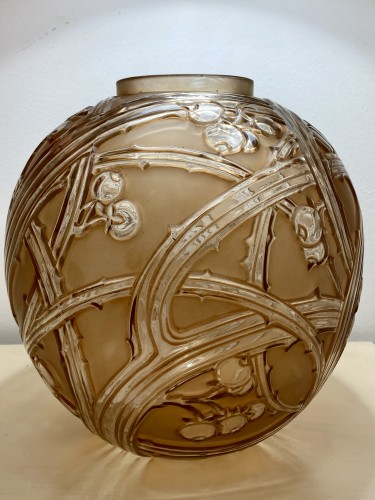 1924 René Lalique - Vase Baies verre blanc patiné sépia - BG Arts