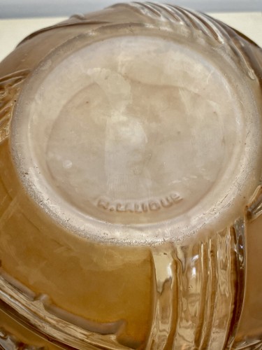 XXe siècle - 1924 René Lalique - Vase Baies verre blanc patiné sépia