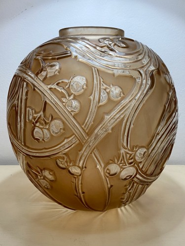 Antiquités - 1924 René Lalique - Vase Baies verre blanc patiné sépia