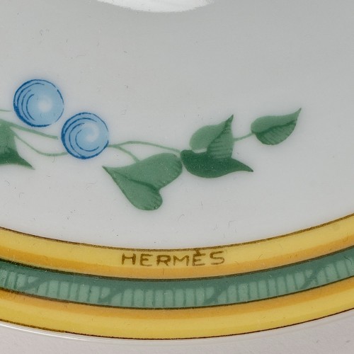 Antiquités - Hermès Maison - Service à café-thé "Toucans" en porcelaine de limoges