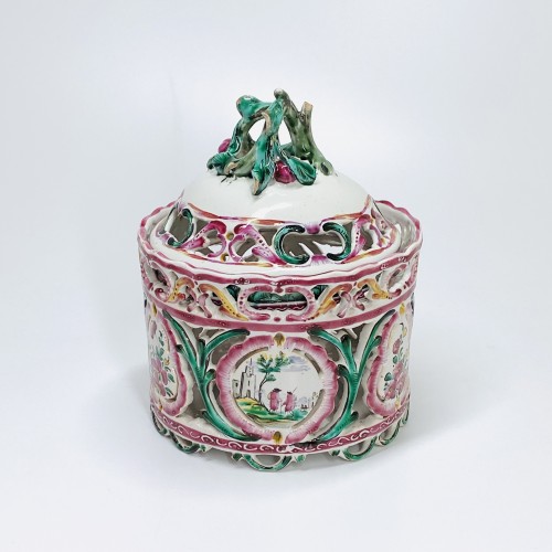 Boite à poudre à paroi ajourée - Moustiers ou Varages XVIIIe siècle - Céramiques, Porcelaines Style Louis XVI