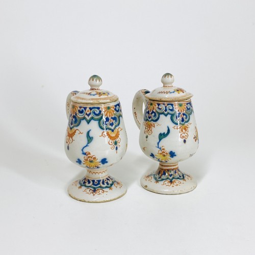Céramiques, Porcelaines  - Paire de Moutardiers en faïence de Delft - XVIIIe siècle