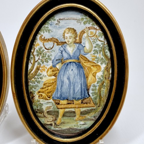 Céramiques, Porcelaines  - Paire de plaques en faïence de Castelli "Mariage et Servitude" - XVIIIe siècle