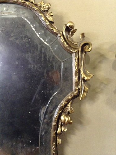 Antiquités - Paire de miroirs en bois sculpté et doré