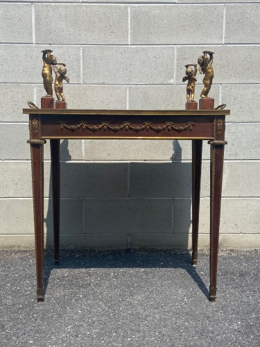 Mobilier Table & Guéridon - Table à thé en bois de placage marqueté et bronze doré, XIXe siècle
