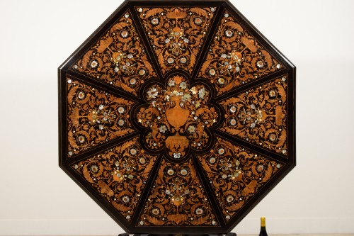 Mobilier Table & Guéridon - Table de milieu à plateau octogonal basculant, Luigi et Angelo Falcini, Italie XIXe siècle