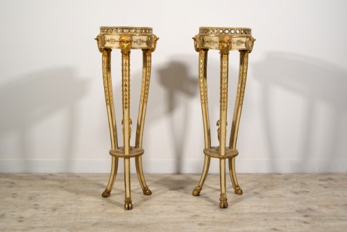 XVIIIe siècle - Paire de guéridon néoclassiques en bois laqué doré, Italie XVIIIe siècle