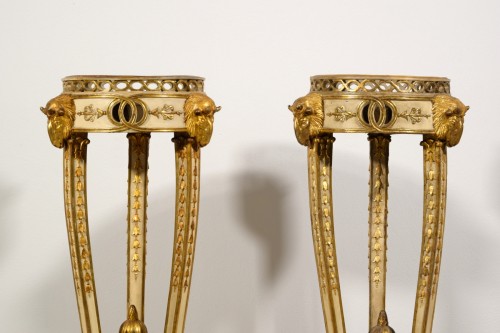Louis XVI - Paire de guéridon néoclassiques en bois laqué doré, Italie XVIIIe siècle