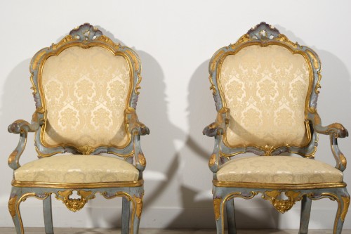 Paire de fauteuils vénitiens du XVIIIe siècle en bois sculpté doré et laqué - Louis XV