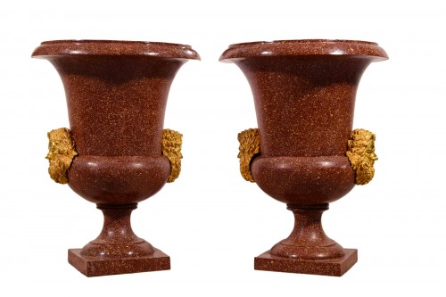 Paire de vases en bronze laqué faux porphyre, Rome XXe siècle