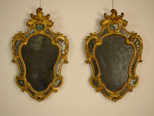 Paire de petits miroirs piémontais en bois doré, Italie, XVIIIe siècle - Miroirs, Trumeaux Style Louis XV