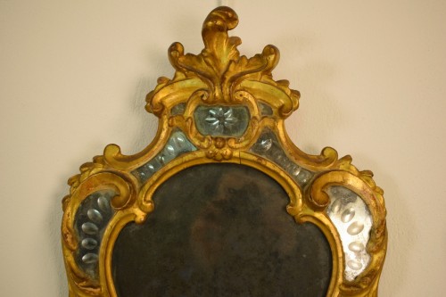 Louis XV - Paire de petits miroirs piémontais en bois doré, Italie, XVIIIe siècle
