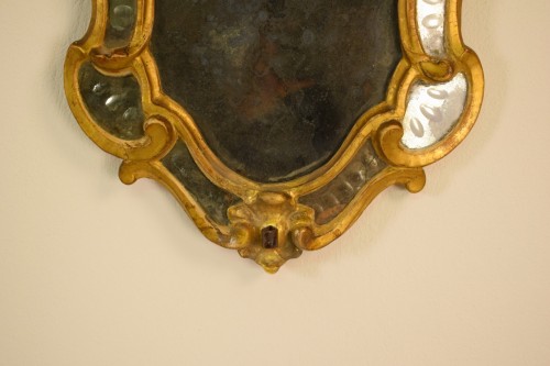 Antiquités - Paire de petits miroirs piémontais en bois doré, Italie, XVIIIe siècle
