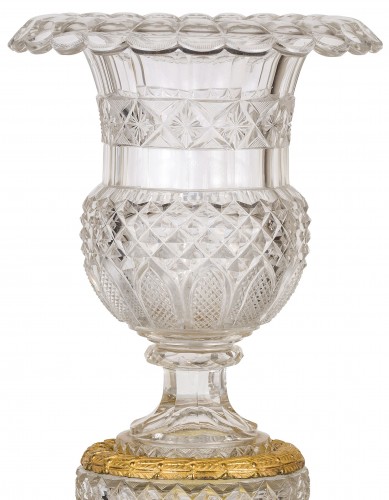 XIXe siècle - Vase central en cristal meulé et bronze doré, France, début XIXe siècle