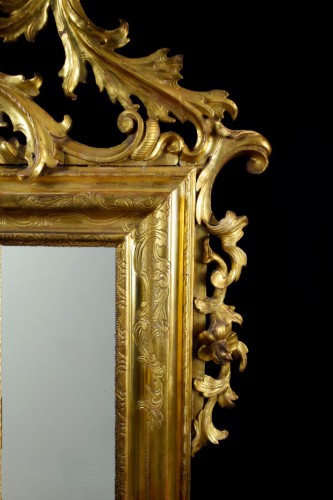 Louis XV - Miroir vénitien en bois sculpté et doré, XVIIIe siècle