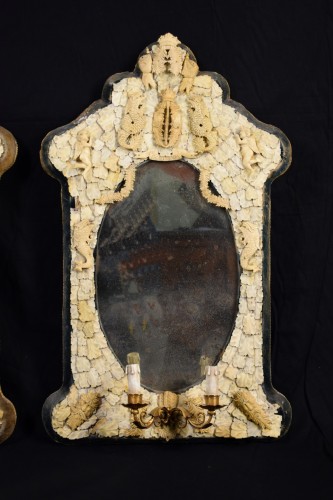 Miroirs, Trumeaux  - Paire de miroirs en os sculpté, travail de de Dieppe milieu du XIXe siècle