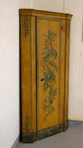Encoignure en bois laqué,, Italie début du XVIIIe siècle - Mobilier Style Louis XIV