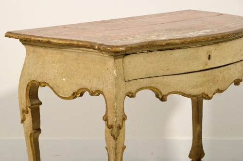 XVIIIe siècle - Console en bois laqué et doré, Italie début du XVIIIe siècle