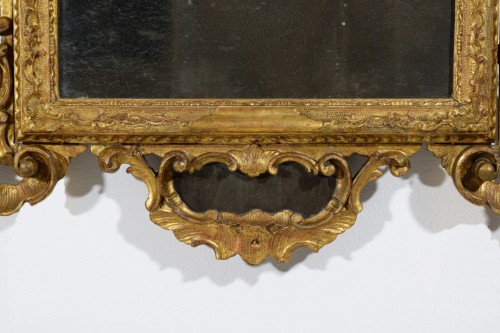 Antiquités - Miroir en bois sculpté et doré, Venise période baroque, milieu du XVIIIe siècle