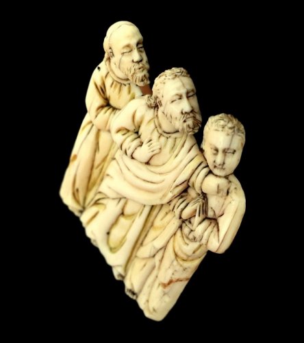 Art sacré, objets religieux  - Plaquette en os représentant trois Apôtres, vers 1380