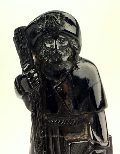 Statue en jais de Saint Jacques XVIIe siècle - Sculpture Style 