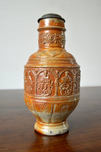 Céramiques, Porcelaines  - Cruche aux en grès émaillé, Raeren daté 1603